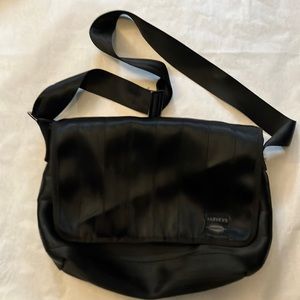 Harveys Original Seatbelt Large Messenger Computer Crossbody Black Bag
